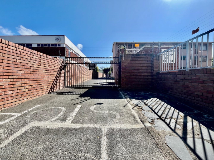 1 Bedroom Property for Sale in Wynberg Western Cape